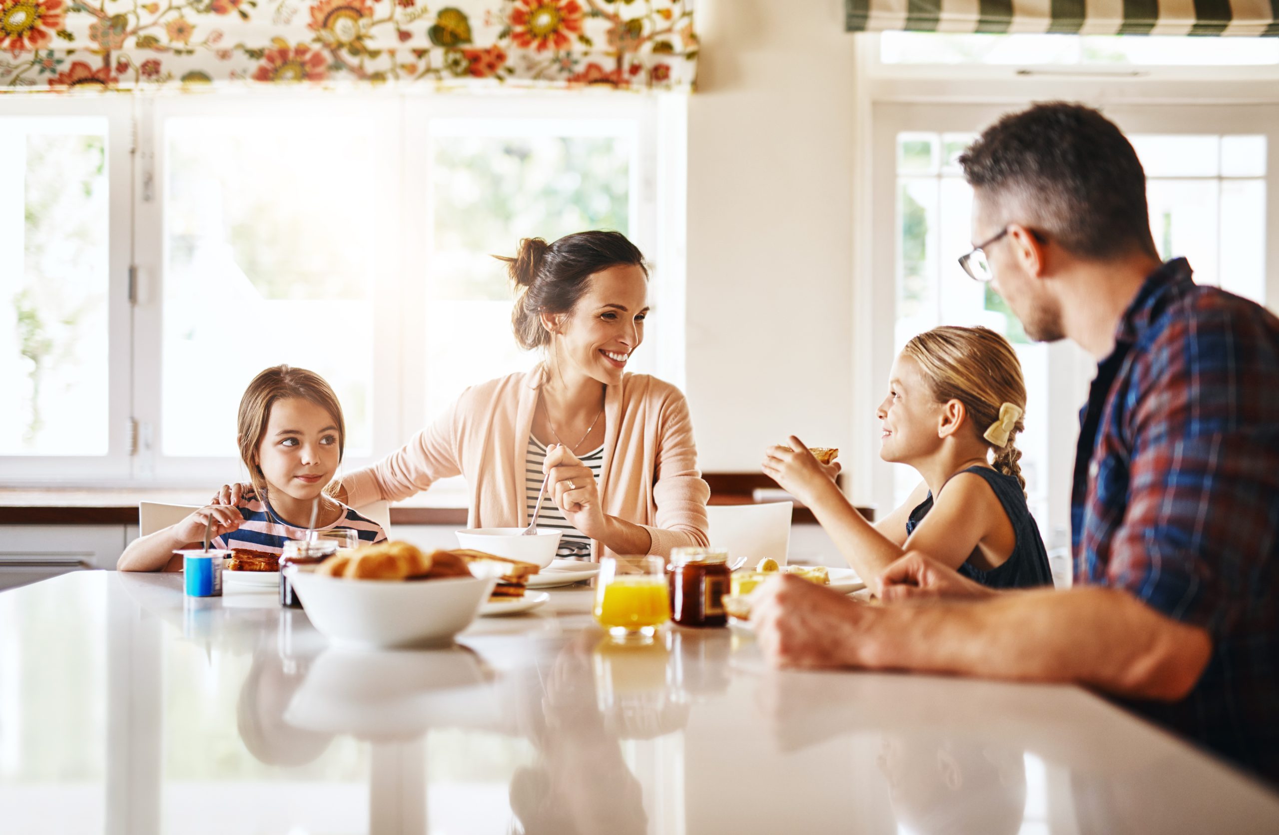 how-to-eliminate-family-dinner-conflict-with-kids-scaled